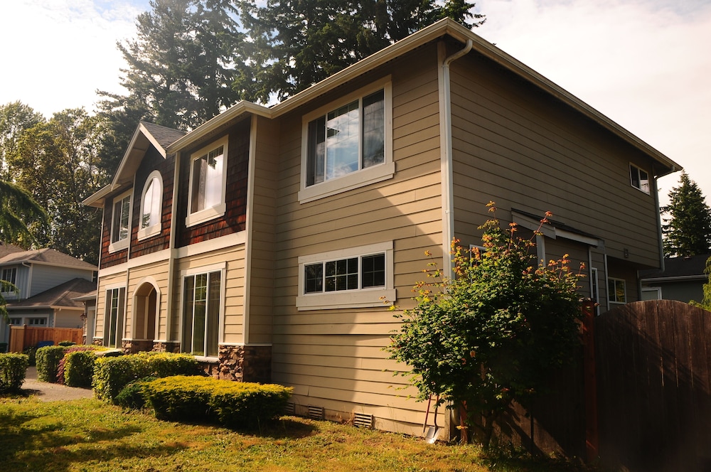 Shoreline Leisure Holiday Inn