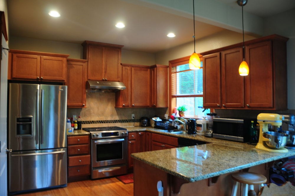 Shoreline Leisure Holiday Inn