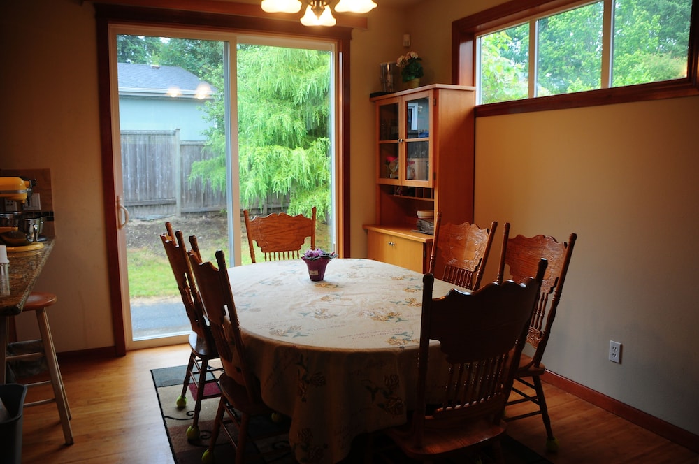 Shoreline Leisure Holiday Inn