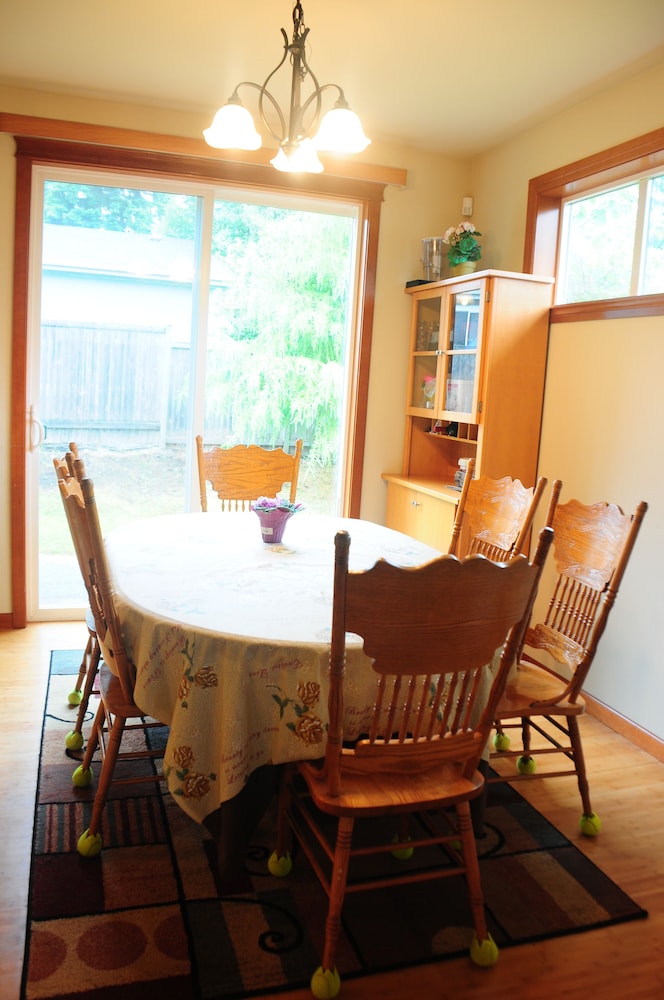 Shoreline Leisure Holiday Inn