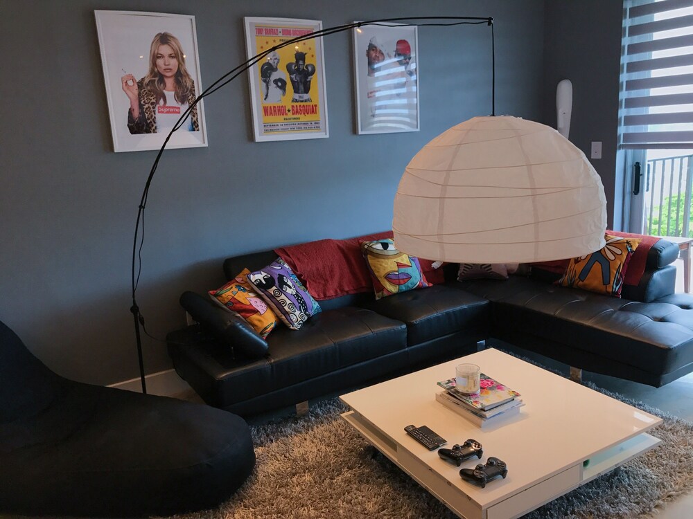 NEWLY RENOVATED SMART HOME CONDO WITH CITY VIEW!!!