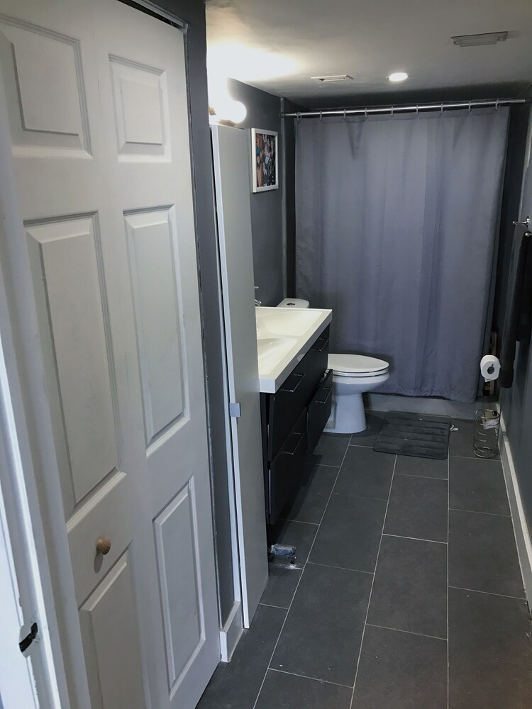 NEWLY RENOVATED SMART HOME CONDO WITH CITY VIEW!!!