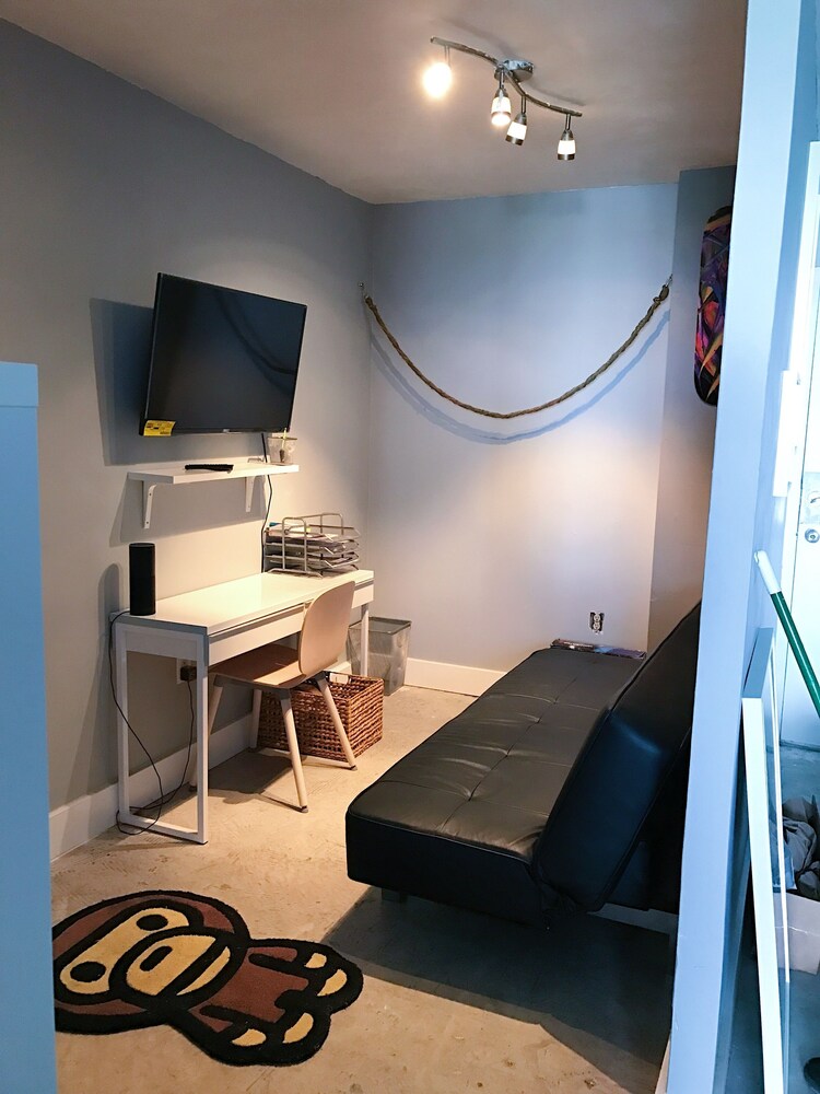 NEWLY RENOVATED SMART HOME CONDO WITH CITY VIEW!!!