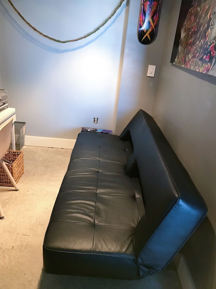 NEWLY RENOVATED SMART HOME CONDO WITH CITY VIEW!!!