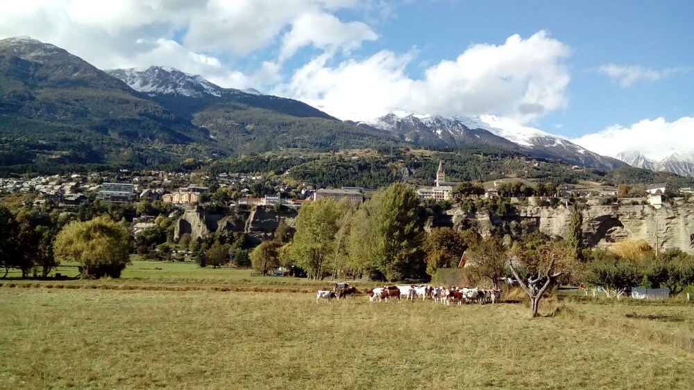Beautiful Quiet all Wood Chalet Located in Embrun in Embrun, France