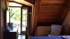 5 bedrooms, free cots/infant beds, free WiFi