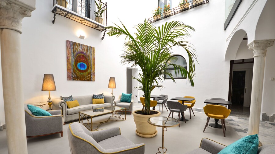 Legado Alcázar Hotel