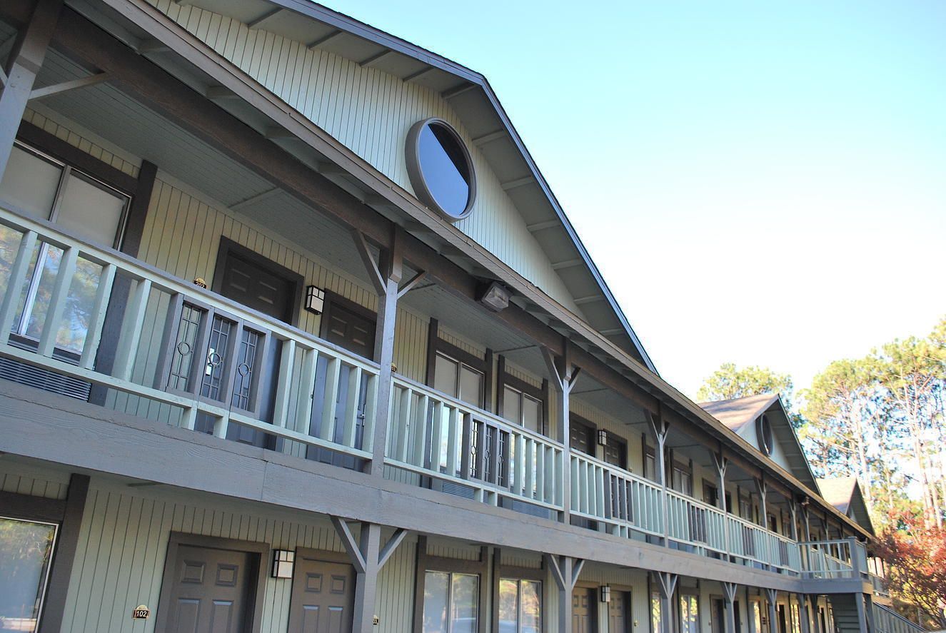 Rayburn Country: Book Rayburn Country Club, Brookeland, TX Hotel in Brookeland, United States