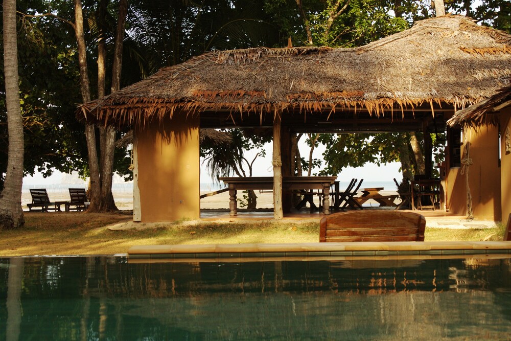 Wonderful Bungalow Billiards Part - 14: Beach-Ocean View Featured Image ...