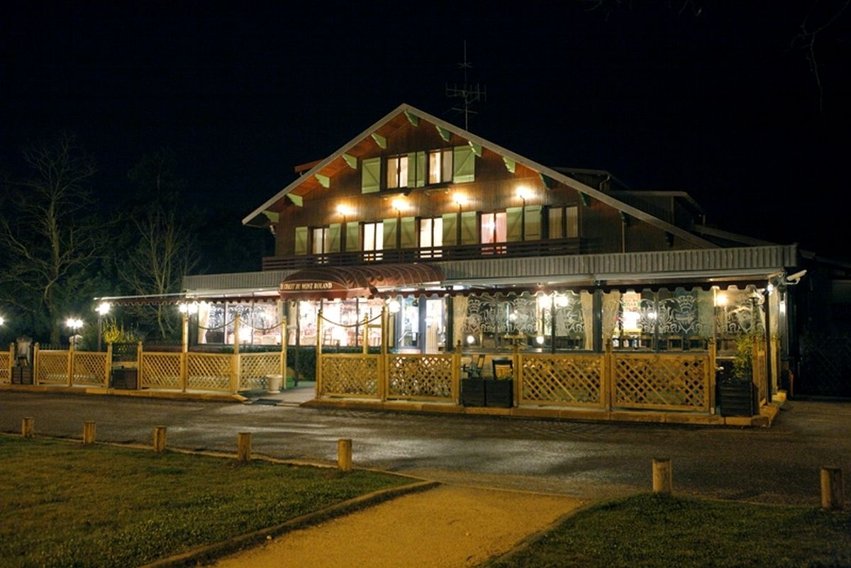 Logis Chalet du Mont Roland in Sampans, France