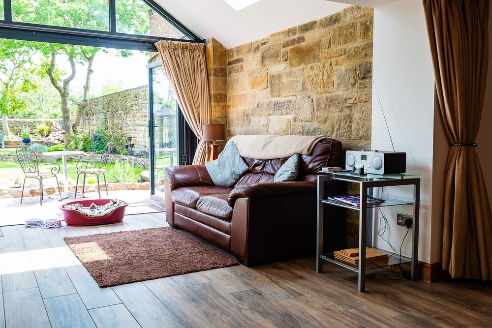 Cross House Studio Dog Friendly Stone Barn Conversion In The Heart