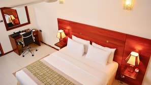 4 bedrooms, premium bedding, in-room safe, desk