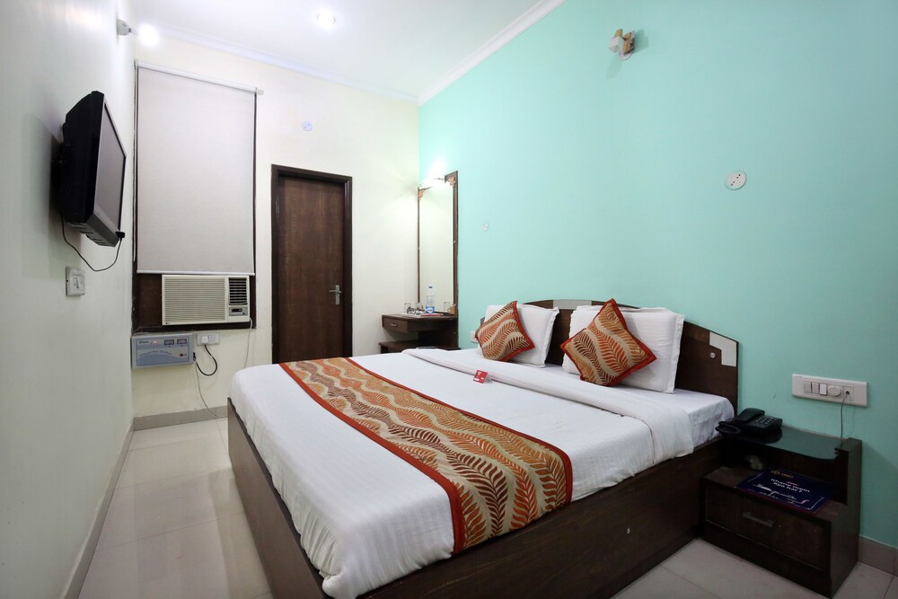 Oyo Rooms 112 Near Golden Temple Amritsar 2018 Reviews Hotel Hotel Entrance Featured Image