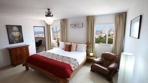 13 Schlafzimmer, hochwertige Bettwaren, Daunenbettdecken, Minibar
