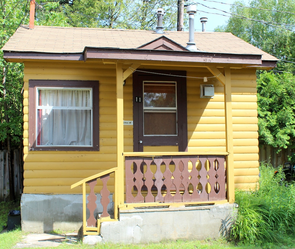 Glen Garry Motel and Cottages, North Bay: C$90 Room Prices & Reviews