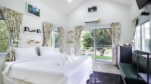 Blackout drapes, rollaway beds, free WiFi