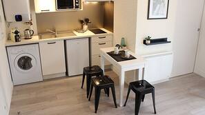 Réfrigérateur, micro-ondes, four, fourneau de cuisine