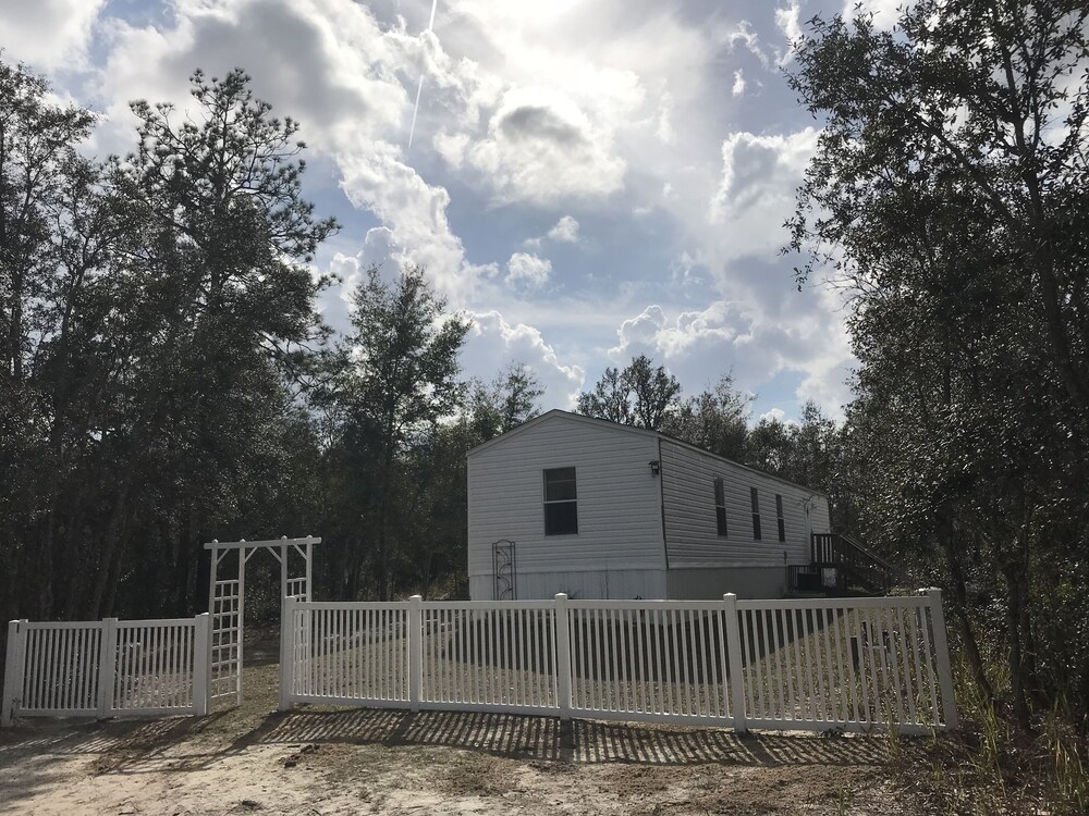 Private 4.3 acre Country Retreat by Rainbow Springs in Ocala's horse