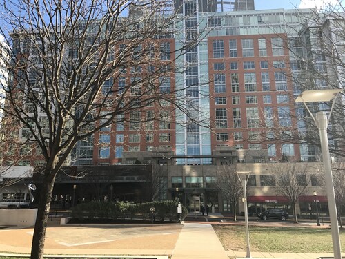 hotels in reston va near town center