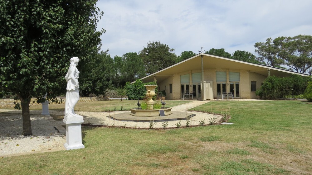 The Gatehouse at Villa Raedward