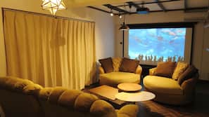 Flachbildfernseher, Videospielkonsole, Netflix, DVD-Player