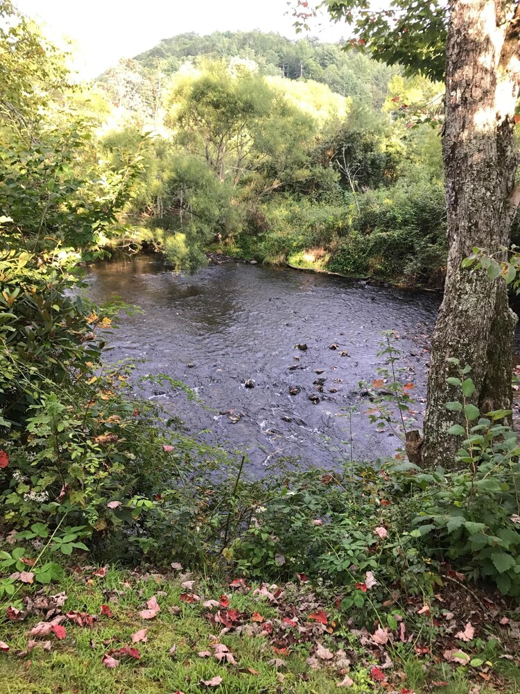 Peaceful Cottage sits right on the Linville River