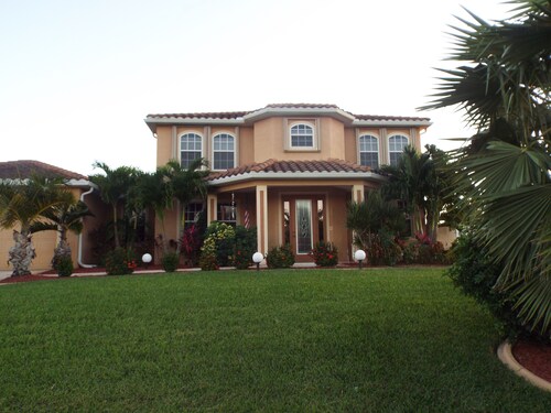 Hotels Near Royal Tee Golf Club Fort Myers Top 10 By Great House For Large Family Or Several S