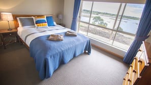 1 bedroom, in-room safe, desk, iron/ironing board