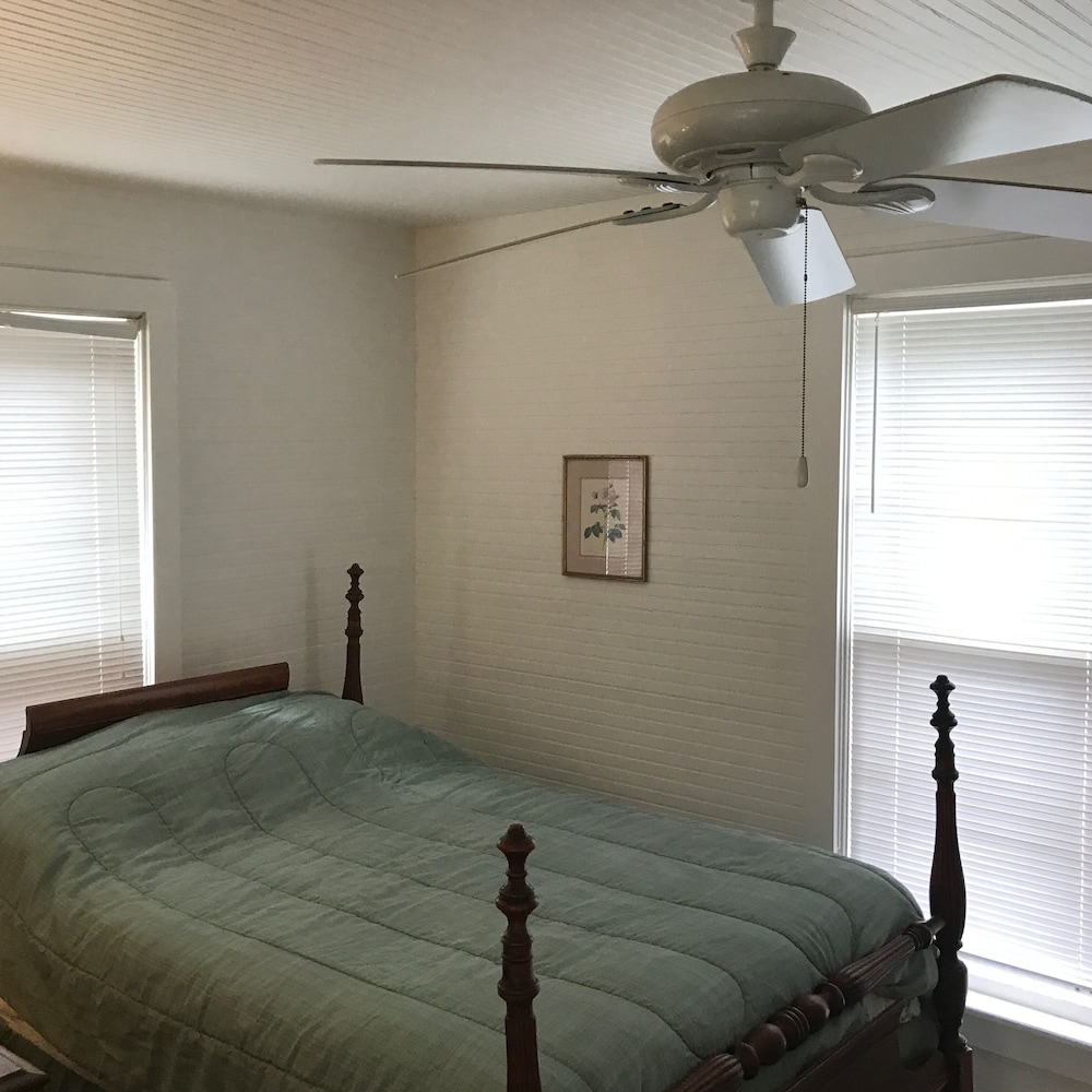 Beautiful Cozy Cottage in Assembly Park. Delavan Lake Vrbo