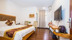 Minibar, escritorio, cortinas opacas y camas supletorias (de pago)