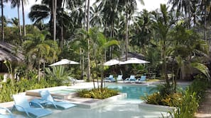 Outdoor pool, pool loungers