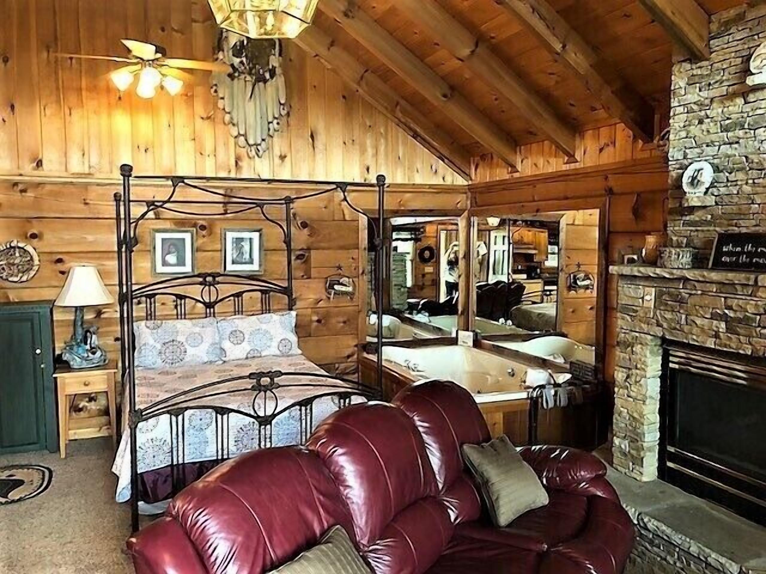 Cherokee Studio Cabin In Gatlinburg Pigeon Forge Tn Expedia