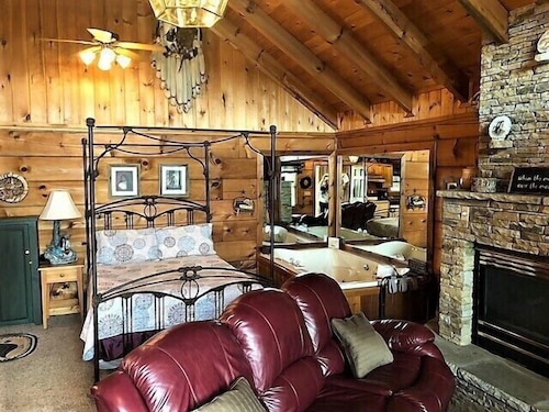 Cherokee Studio Cabin Pigeon Forge Usa Best Price Guarantee