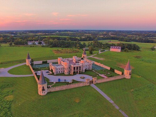 Great Place to stay CastlePost near Versailles 