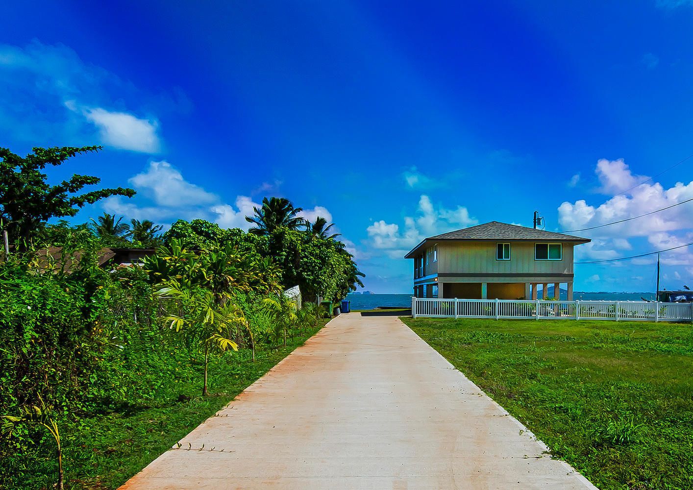 Kahaluu Ocean Retreat by RedAwning in Kaneohe, United States