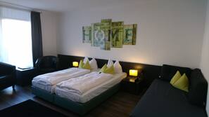 Minibar, Schreibtisch, Verdunkelungsvorhänge, kostenloses WLAN