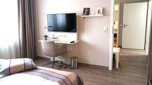 Hochwertige Bettwaren, Minibar, Zimmersafe, Schreibtisch
