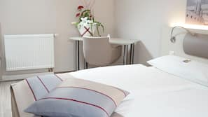 Hochwertige Bettwaren, Minibar, Zimmersafe, Schreibtisch