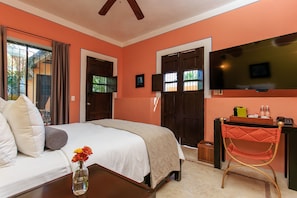 Habitación Colonial. | In-room safe, iron/ironing board, free WiFi, bed sheets
