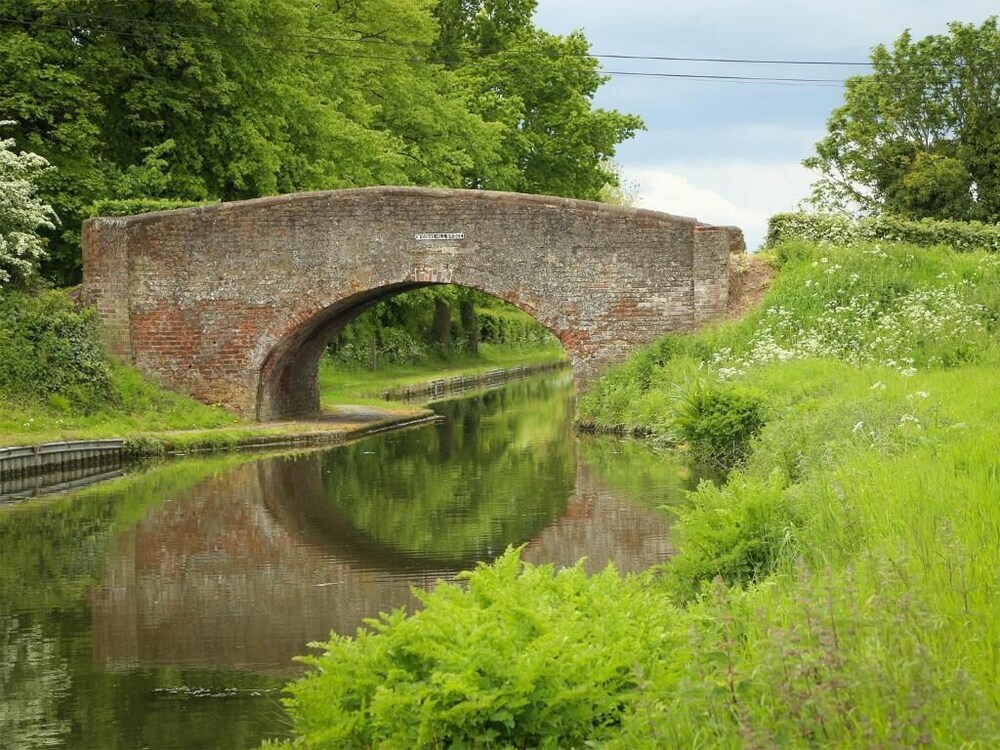 Cuttle Bridge Inn Hotel