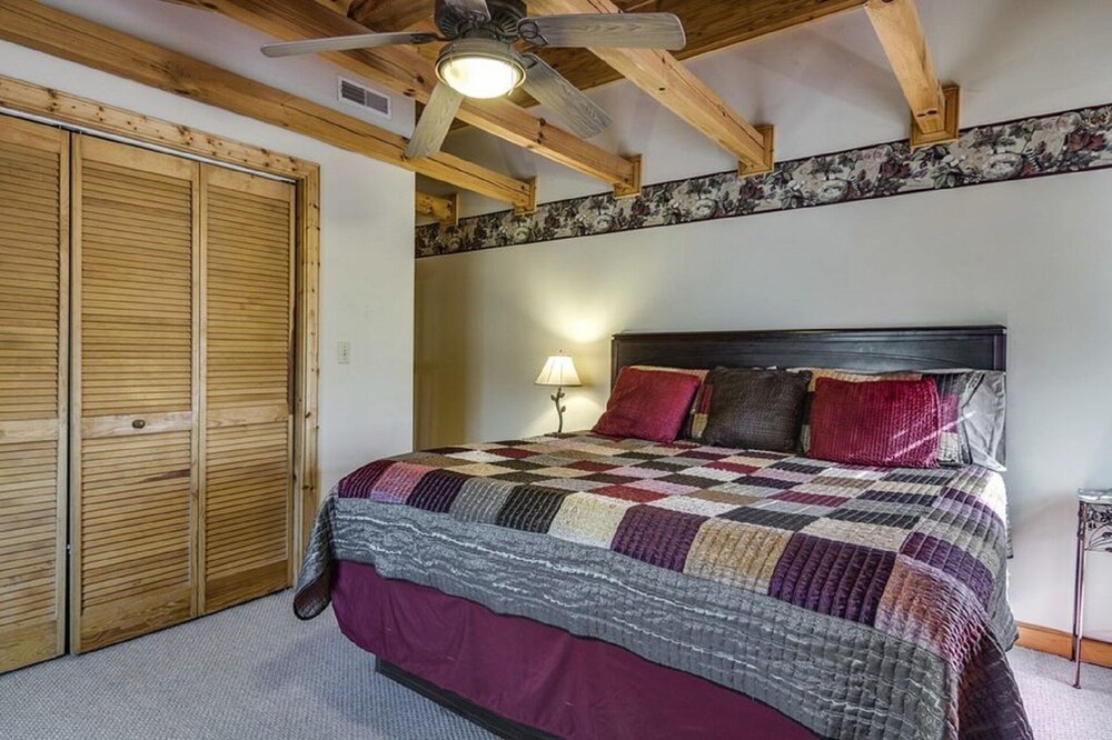 Vacation At Deer Creek Cabin It Has It All 4b 2 5 W Hottub