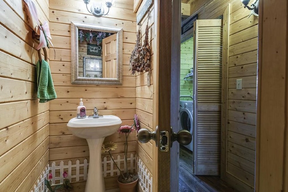 Vacation At Deer Creek Cabin It Has It All 4b 2 5 W Hottub