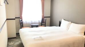 Down comforters, in-room safe, desk, laptop workspace