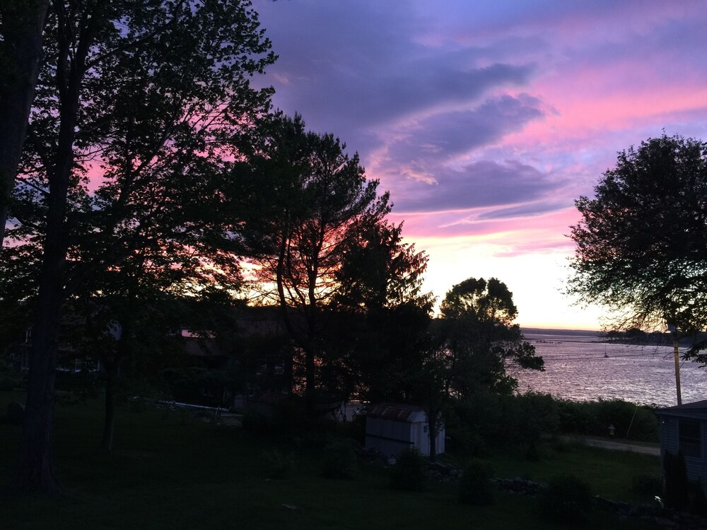Sunset Cottage Family Friendly Oasis In Portland Hotel Rates