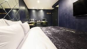 Premium bedding, desk, free WiFi