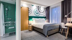 Hypo-allergenic bedding, in-room safe, desk, laptop workspace