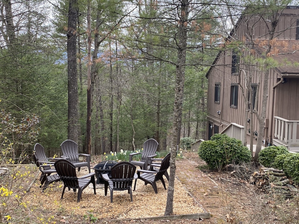 Spacious Home On Bryce Resort In Basye, Va 2 Miles From The Lodge, With