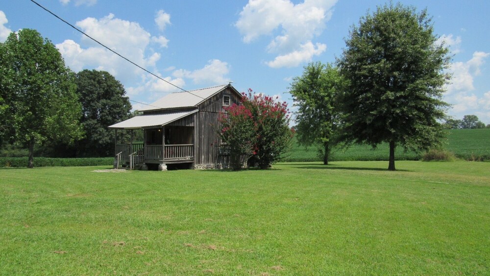 Cozy Cabin Near Nashville Tn Surrounded By Beautiful Farmland