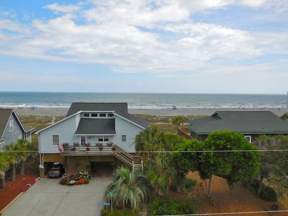 Beautiful high-end 2nd row home. Fantastic ocean views 3 blocks from Center St.