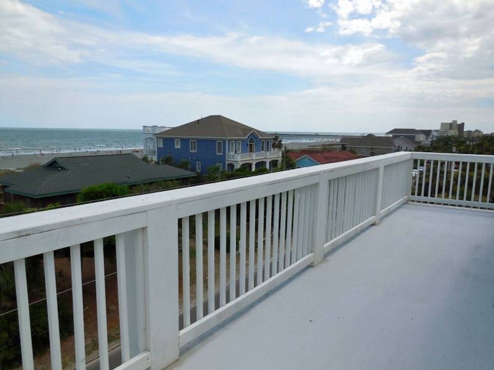 Beautiful high-end 2nd row home. Fantastic ocean views 3 blocks from Center St.